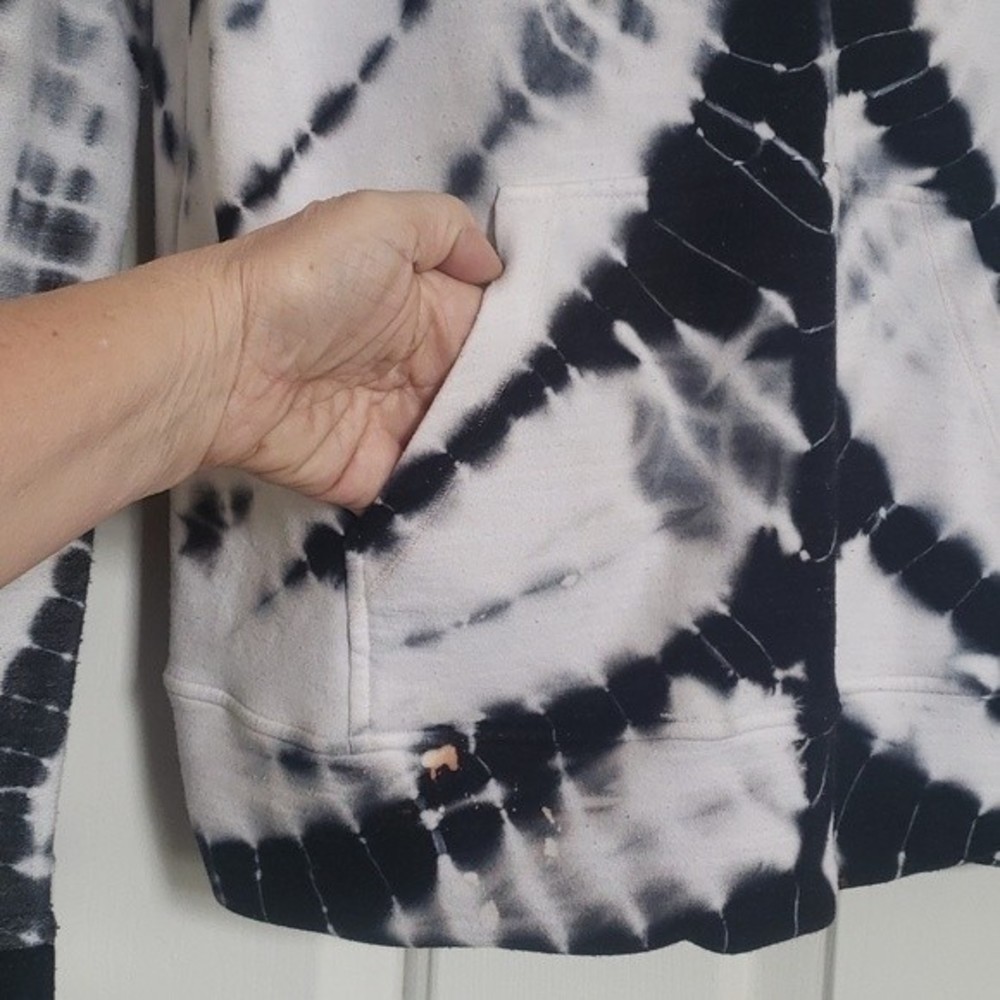 Gypsy 05 Hooded Pullover Sweatshirt Black White Tie Dye Hoodie | MEDIUM - Picture 6 of 9